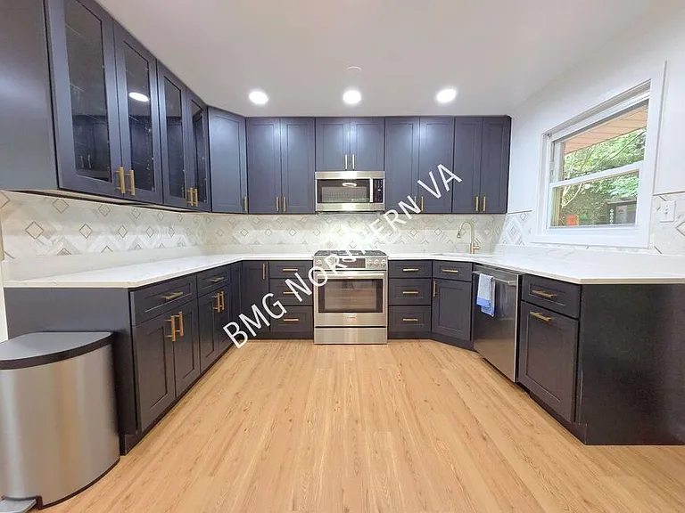 6413 Berkshire Dr — Photo 6