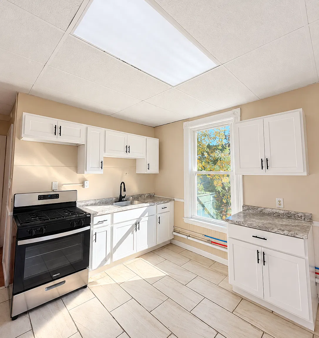 3 bed, 1288 sqft, $1,590 — Photo 2