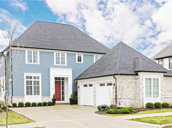 300 Woodridge Ln, Moreland Hills, OH 44022