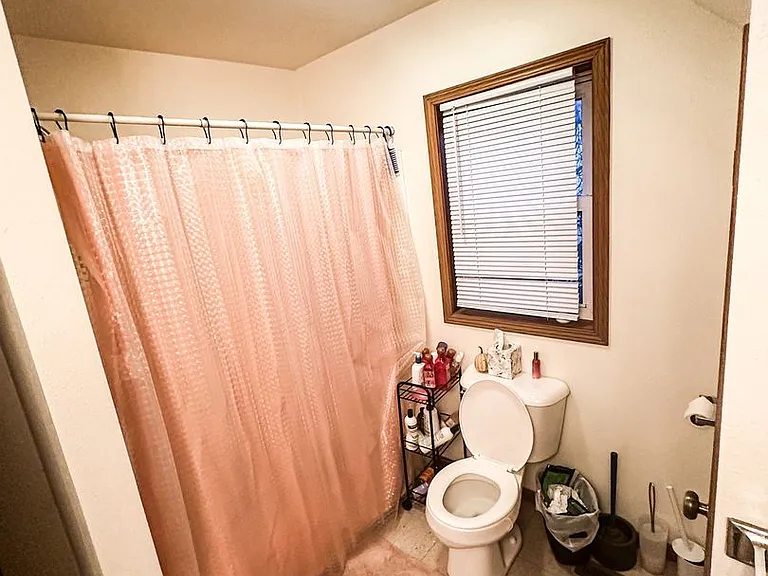 429 Niagara St #1/2 — Photo 6