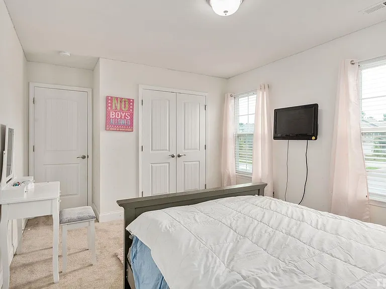 220 Avery Glenn Way — Photo 30