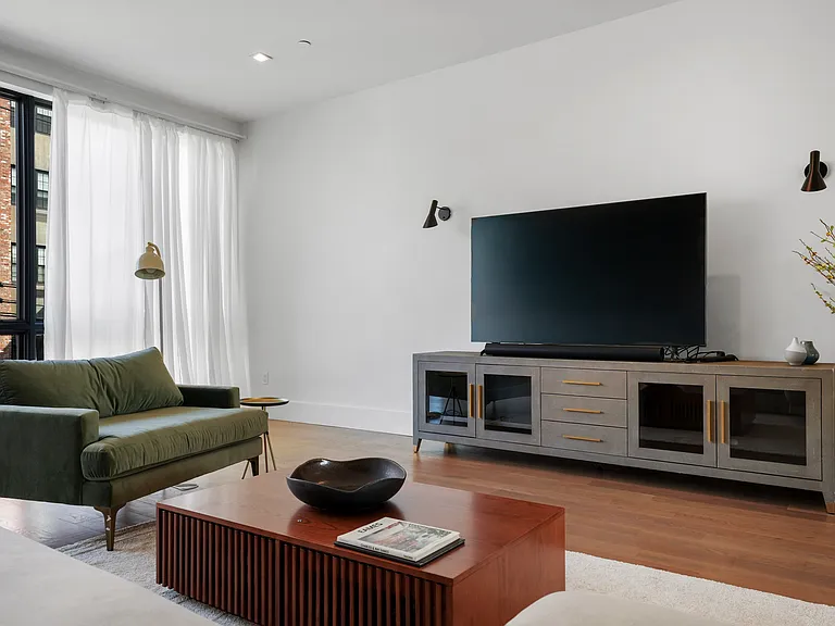 428 Van Brunt St #1 — Photo 31