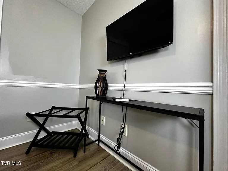 169 E Grand Ave #402 — Photo 11