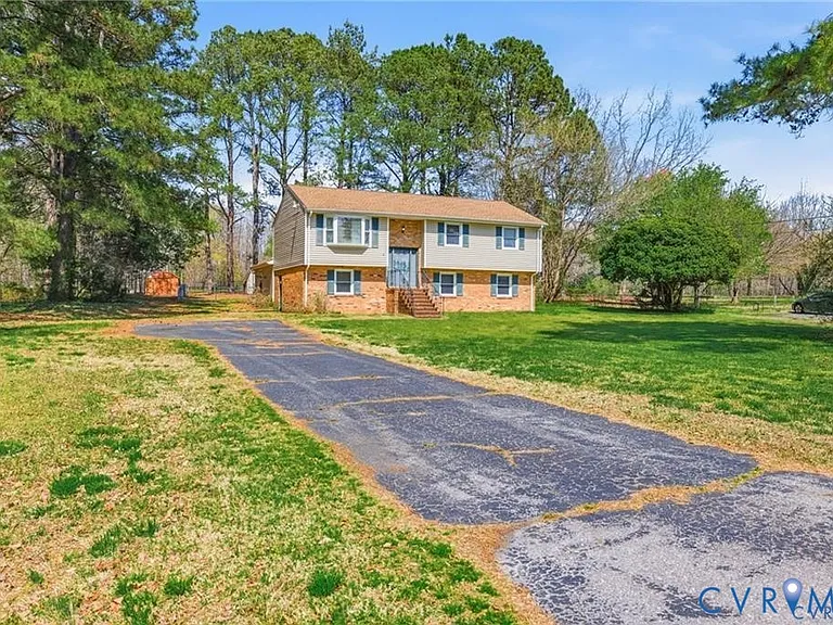 2300 Burgage Ln — Photo 2
