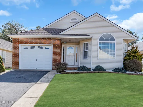 82 Canterbury Lane, Toms River, NJ 08757
