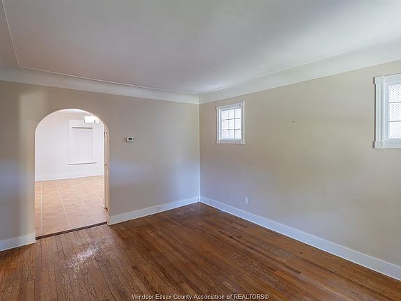 4th image of 1630 Marentette Ave