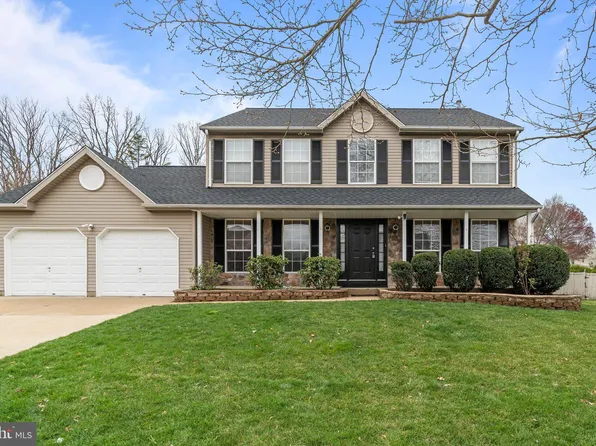 72 Larkspur Cir, Sicklerville, NJ 08081