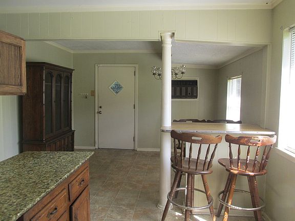 4th image of 100 Green Hill Dr