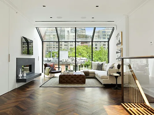 Sold by Sotheby's International Realty | media 6
