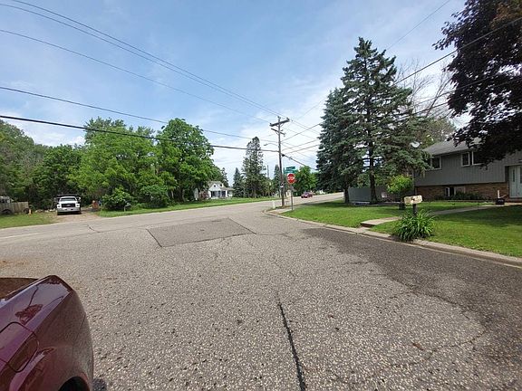 5th image of 2775 Hayward Ave N