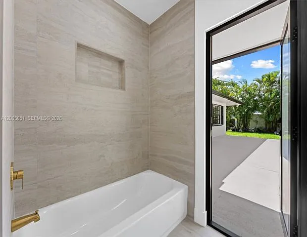 401 SW 63rd Ter — Photo 3