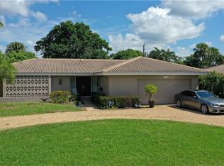 128 Cypress Point Dr, Naples, FL 34105