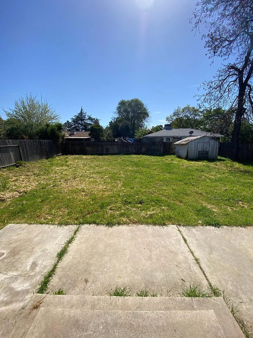 1760 Glen Ave photo 1