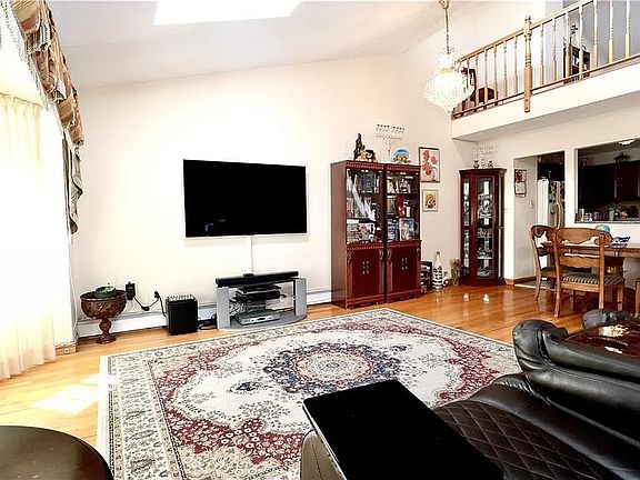 2nd image of 5 Cove Ln #3