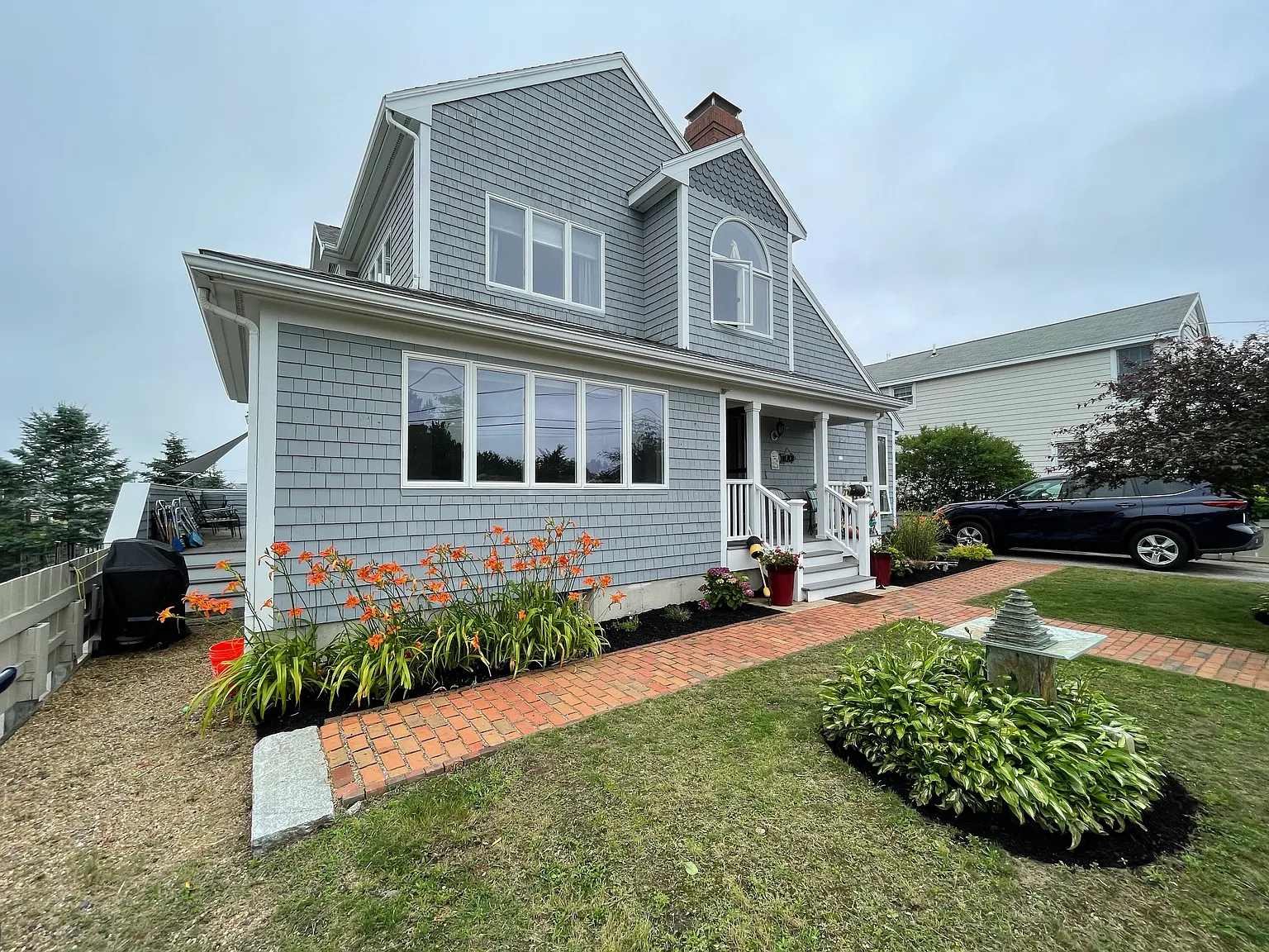 3 bed, 2400 sqft, $3,700 — Photo 2