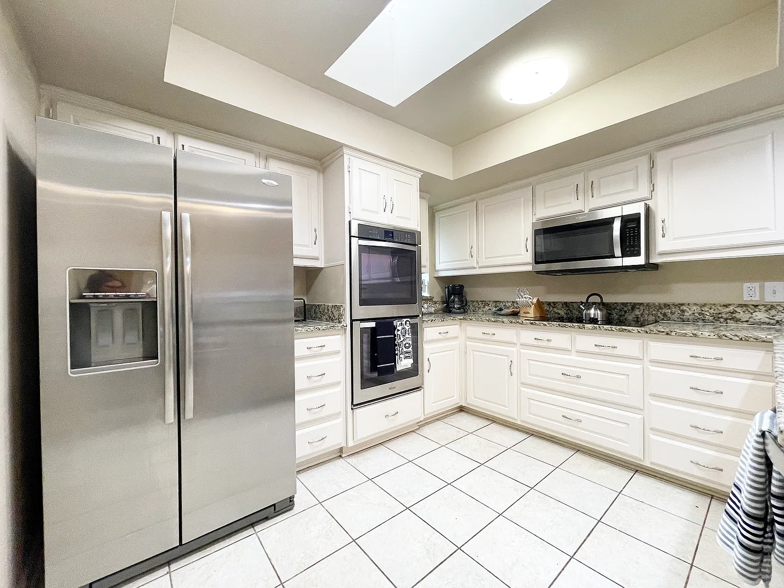 4 bed, 2072 sqft, $6,995 — Photo 4