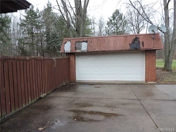 4th image of 364 Oak St