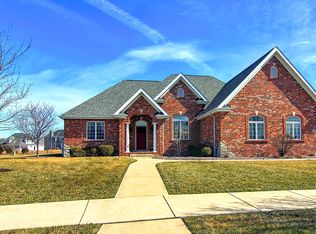 900 Hawk Cir, Crown Point, IN 46307