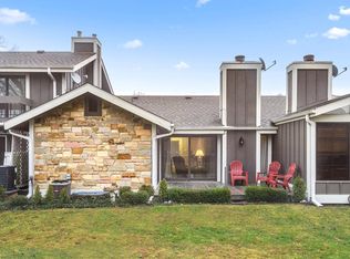 24 E Windsor Ct, Sugar Grove, IL