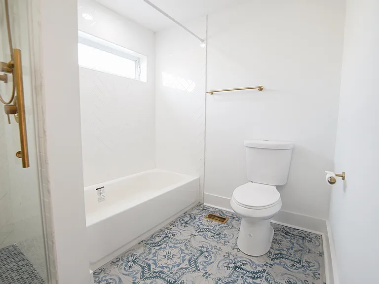 2129 Latona St — Photo 24
