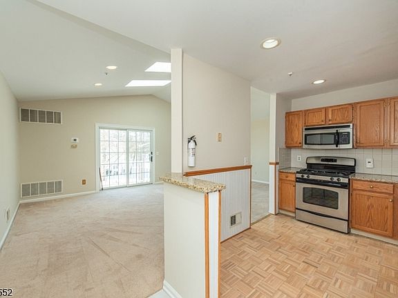 3rd image of 206 Potomac Dr