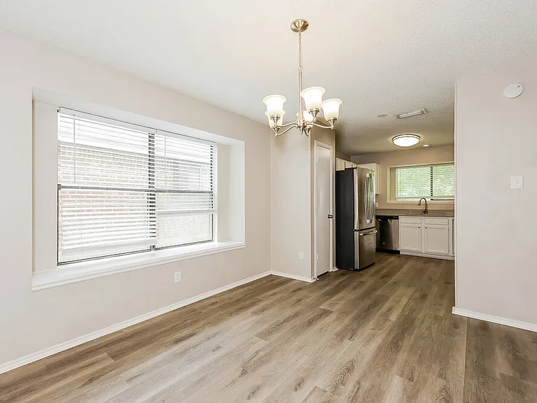 922 Elliott Dr — Photo 6