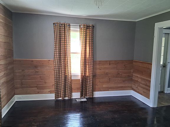 4th image of 515 Elm St