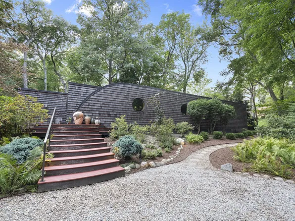 3820 Hiawatha Dr, Michiana Shores, IN 46360