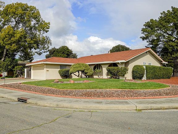 3rd image of 334 Daffodil Drive