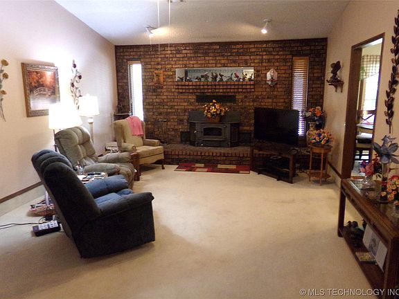 3rd image of 1705 Lakeview Dr