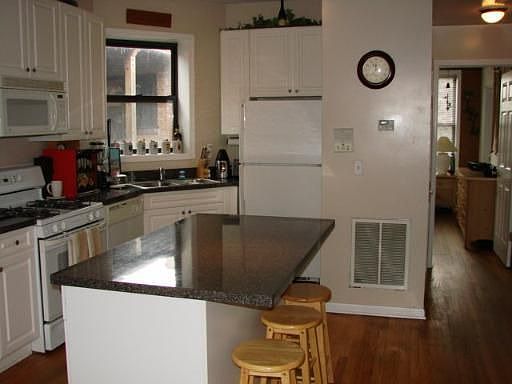 2nd image of 2448 W Leland Ave
