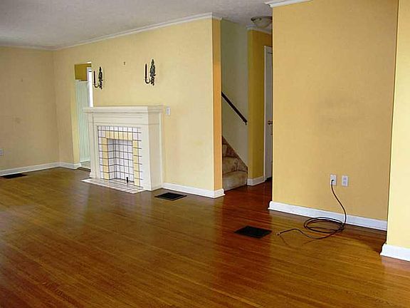 5th image of 410 Superior Ave