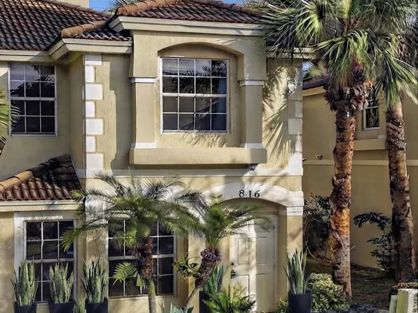 816 Summit Lake Dr, West Palm Beach, FL 33406