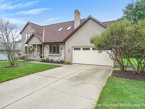 3rd image of 1381 Kirk Dr SE