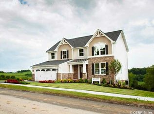 6053 Amber Dr, Farmington, NY 14425