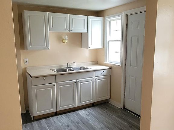 4th image of 273 Millicent Ave