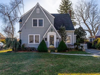 14 Garden Place, Bay Shore, NY, 11706