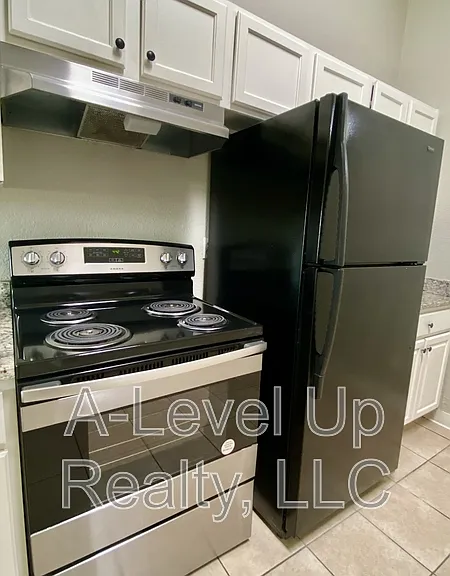 403 E Thoroughbred St — Photo 8