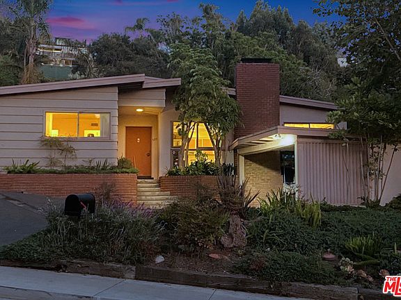 4th image of 588 Entrada Dr