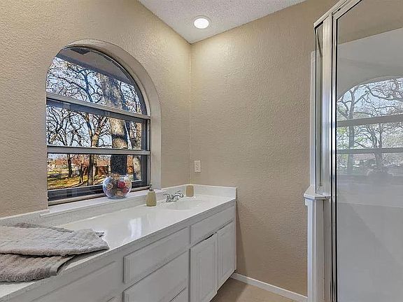4th image of 5428 Oak Haven Dr