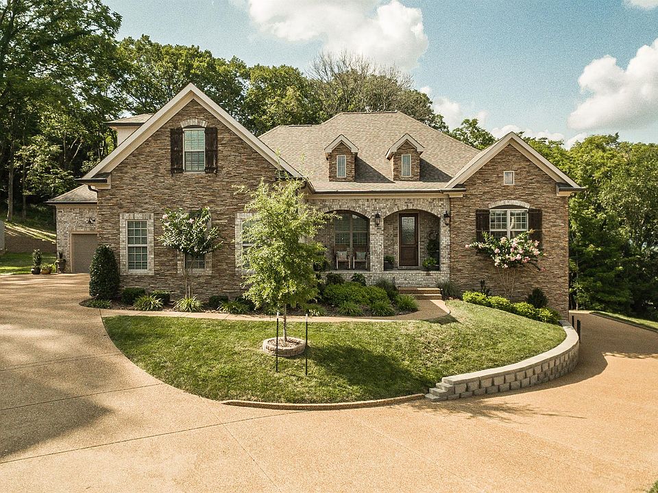 1st image of 325 Holcombe Ln