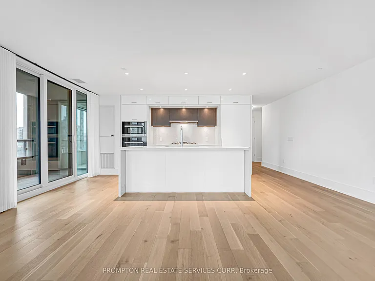 455 Wellington St W #908 — Photo 16