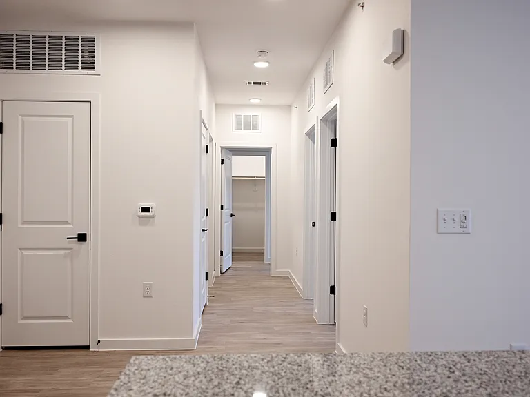 Memorial Apartments — Photo 9
