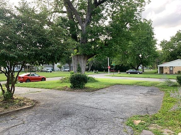 3rd image of 7641 Woodside Dr