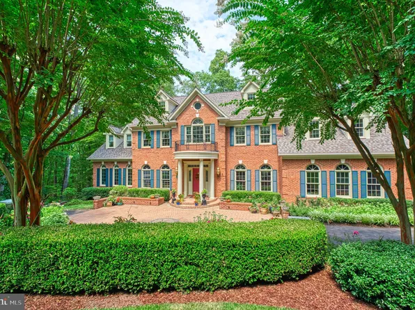 8700 Rustic Oak Ct, Fairfax Station, VA 22039