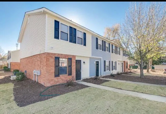 Petersburg Place Apartments — Photo 2