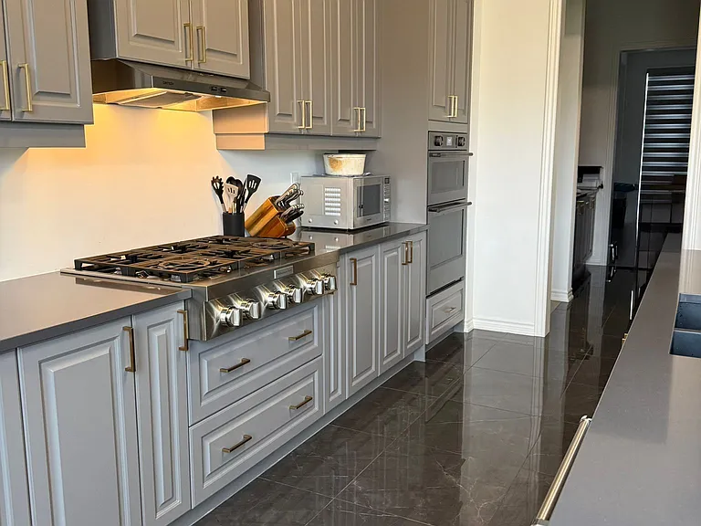23 Marigold Blvd E — Photo 5