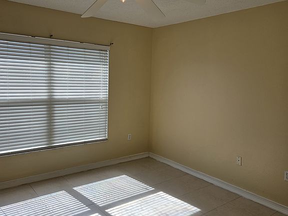 4th image of 310 Miami Ln