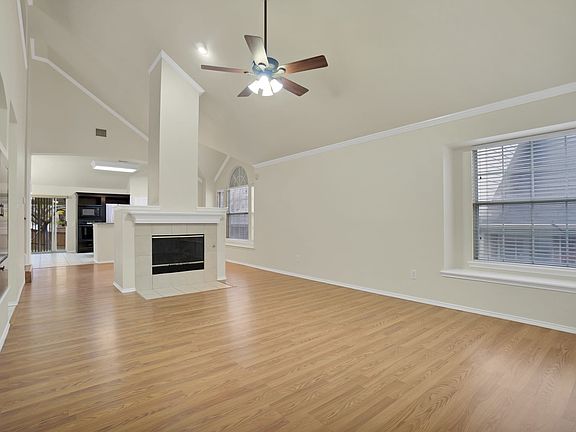 2nd image of 1695 Cresthill Dr