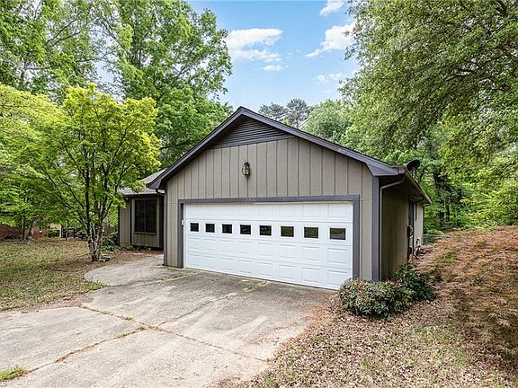 5th image of 3005 Covewood St